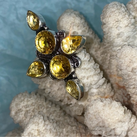 Yellow Citrine facet cut multi-gem cluster Ring - Picture 4 of 8